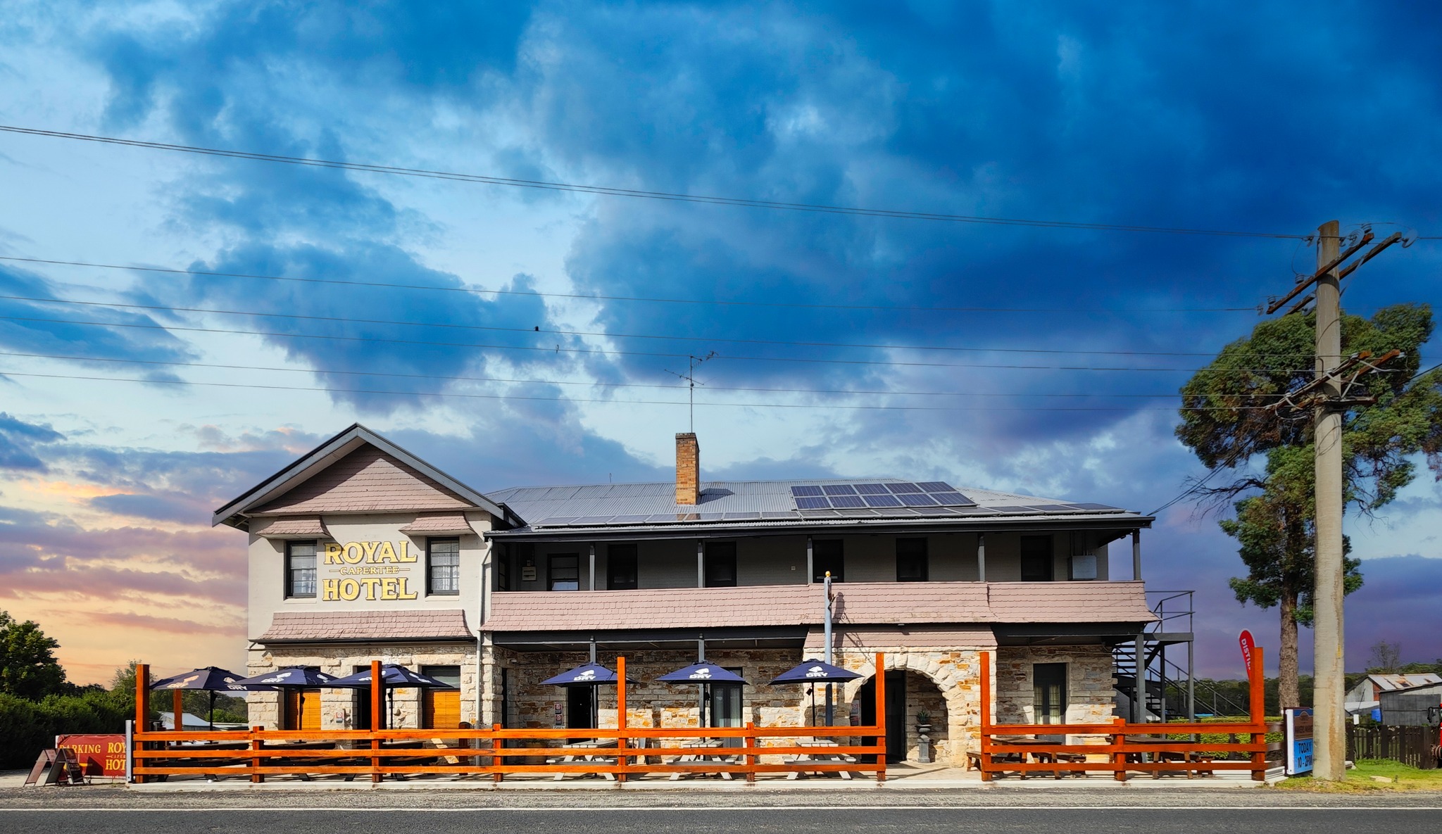Royal Hotel Capertee at sunset